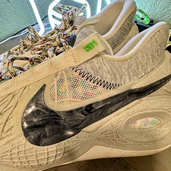 Nike Mens Cosmic Sneakers- like new - Picture 3 of 11